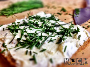 Frischkäsebrot mit Schnittlauch