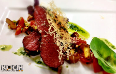 Straußenfilet an Pfifferlingen mit Parmesanchip - www.kochhelden.tv