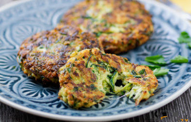 Low Carb Zucchini-Puffer - www.kochhelden.tv