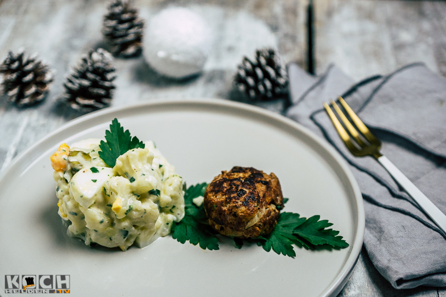 LowCarb Weihnachten: Falscher Kartoffelsalat mit Frikadellen - www.kochhelden.tv