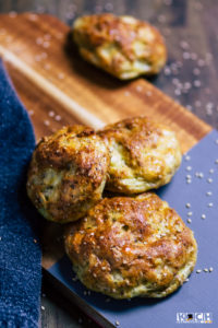 LowCarb Brötchen aus Hüttenkäse - www.kochhelden.tv