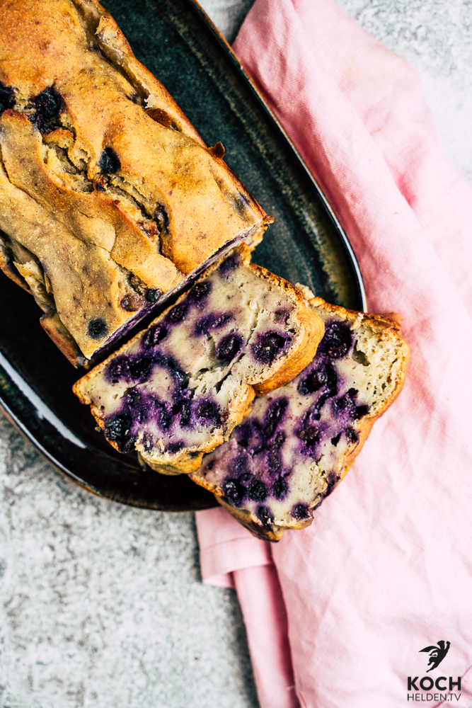 Blaubeer-Bananenbrot - www.kochhelden.tv