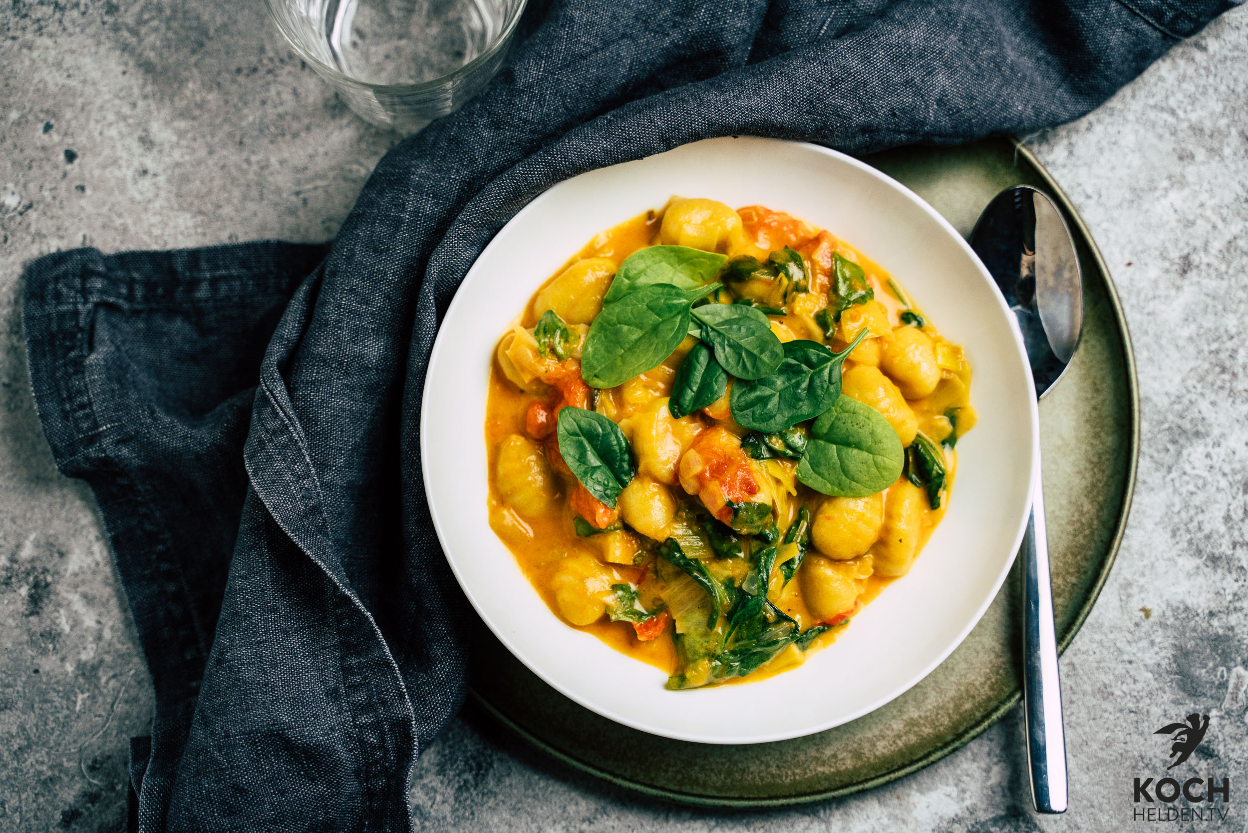 One Pot Tomaten-Spinat-Gnocchi - www.kochhelden.tv